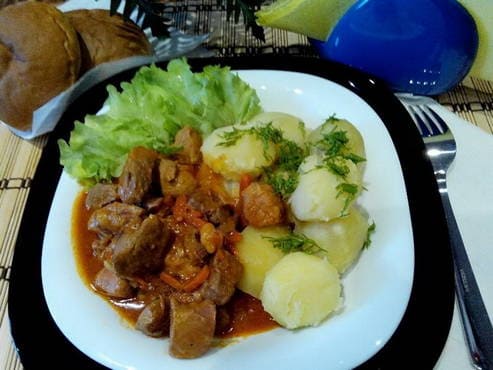 Beef goulash in a slow cooker with gravy - 5 step by step recipes with a photo