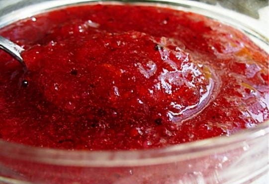 Gooseberry jam with red currants