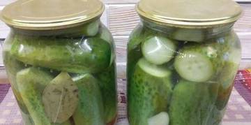 Bulgarian cucumbers with carrots