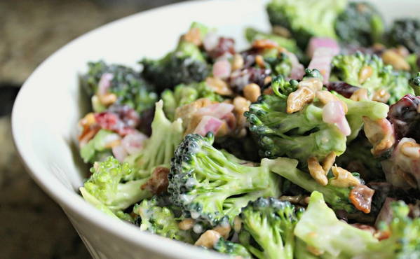 Salad with broccoli and grapes