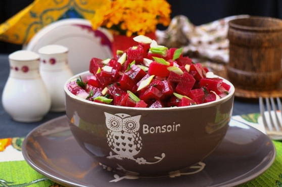 Beetroot salad with onions