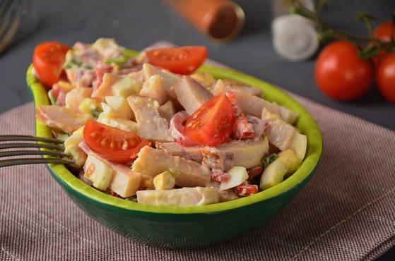 Smoked chicken and pepper salad