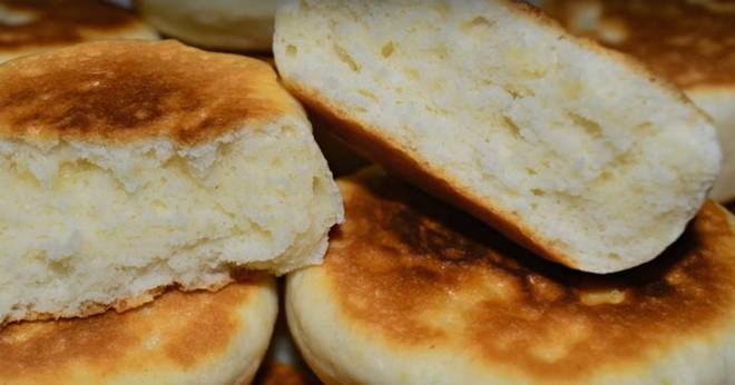 Sponge cake in a frying pan