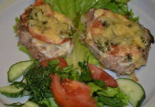 Oven pork chops with tomatoes and cheese