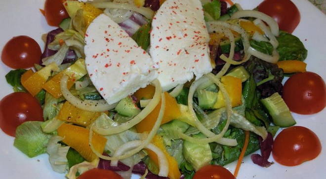 Greek salad with tofu