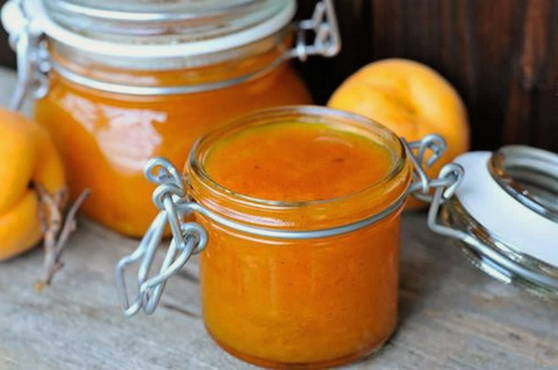 Jam from apricots and apples