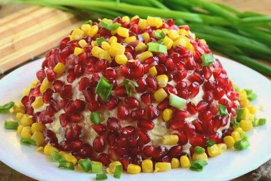 Salad with beef and pomegranate