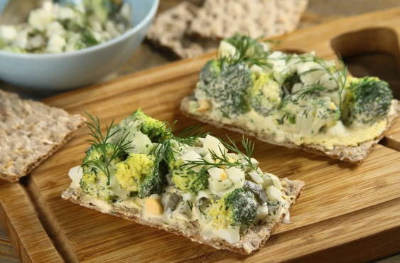 Broccoli salad with egg