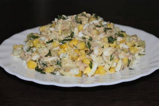 Salad with tuna and egg and corn