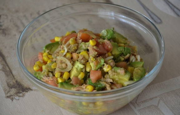 Salad with tuna and avocado and corn