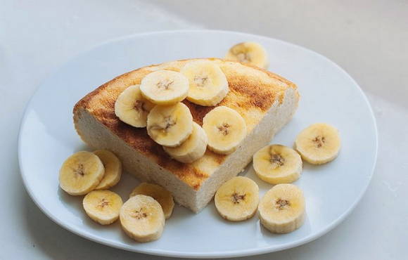 Cottage cheese casserole with semolina and banana