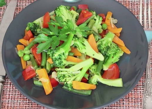 Broccoli salad with vegetables