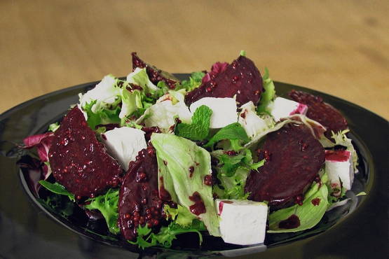 Beetroot salad with fetu cheese