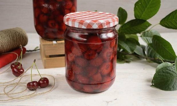 Cherries in their own juice without sugar for the winter