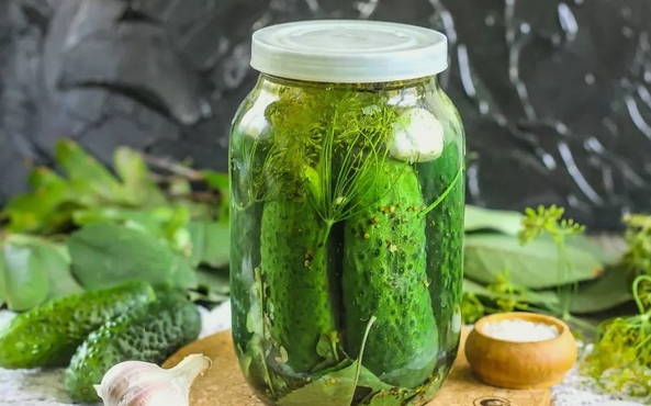 Pickled cucumbers with apple cider vinegar