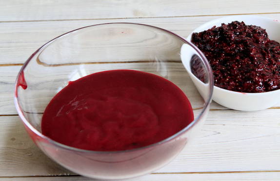 Blackcurrant jam with blender