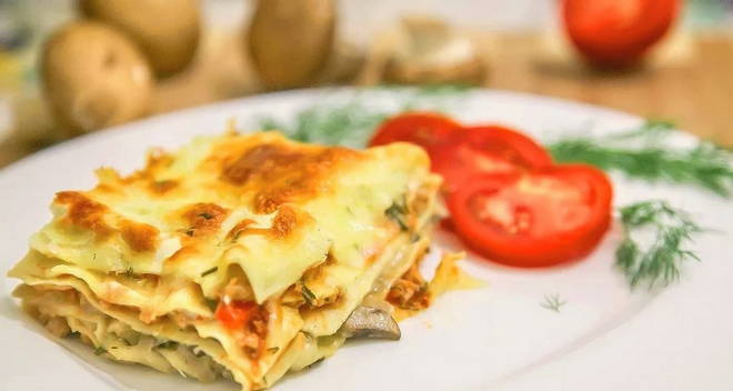 Lasagne with minced meat and mushrooms