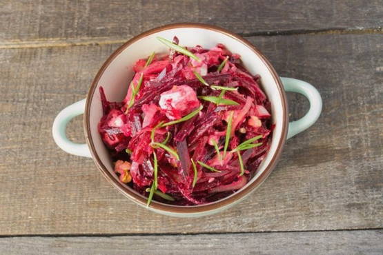 Beetroot salad with fried onions