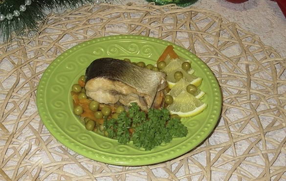 Pink salmon baked with vegetables
