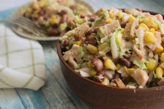 Smoked chicken salad with beans and corn