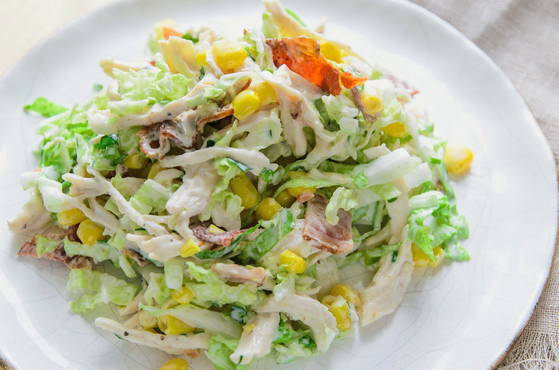 Peking cabbage and pepper salad