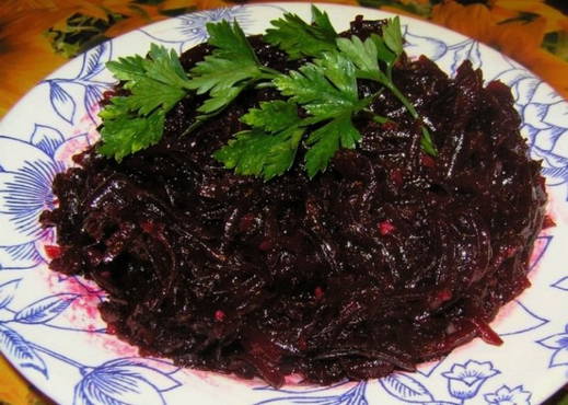 Beetroot salads with butter