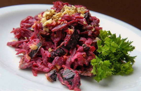 Beetroot salad with nuts and prunes