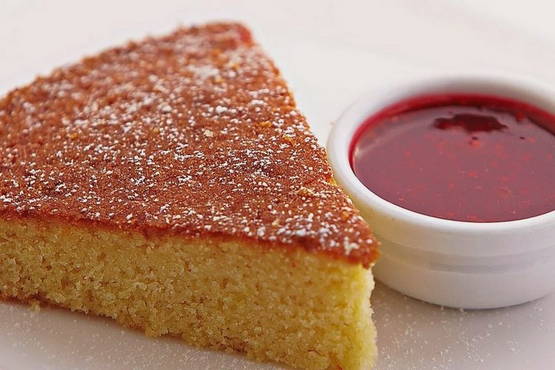 Sponge cake with jam