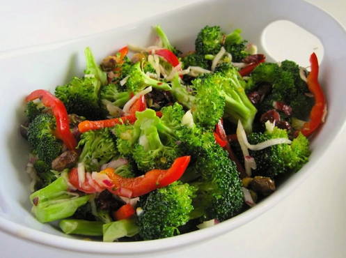 Broccoli and bell pepper salad