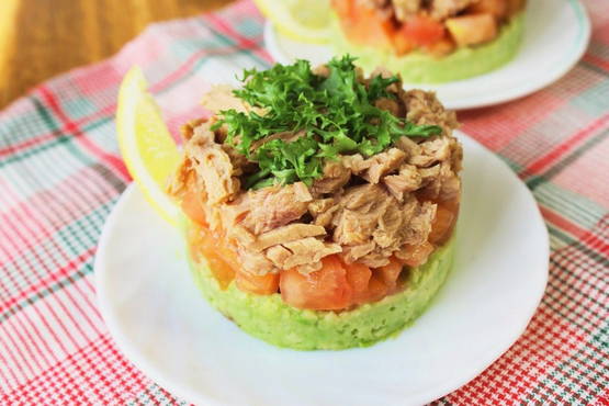 Layered salad with tuna and avocado