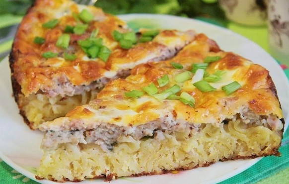 Pasta casserole with minced meat and cheese