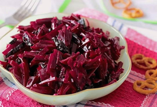 Beetroot salad without mayonnaise