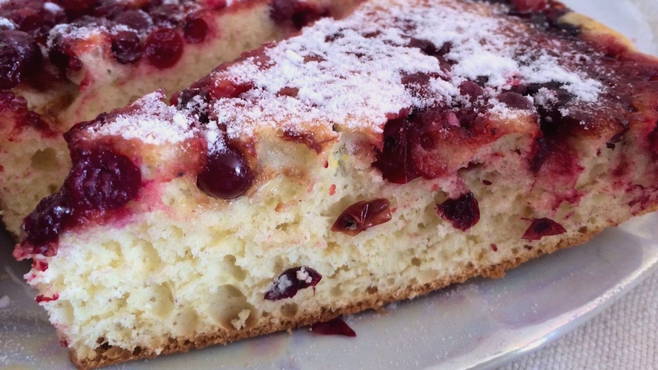 Charlotte with apples and cranberries