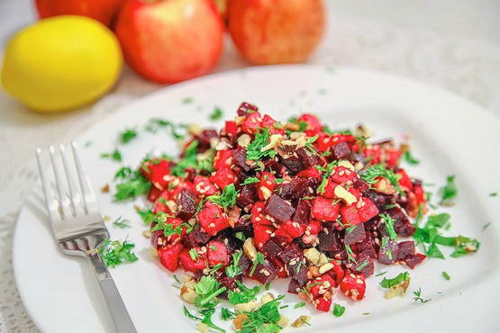 Beetroot salad with nuts and apples