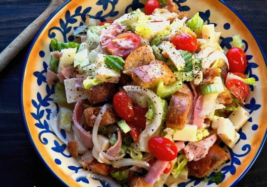Salad with ham, cheese and tomatoes