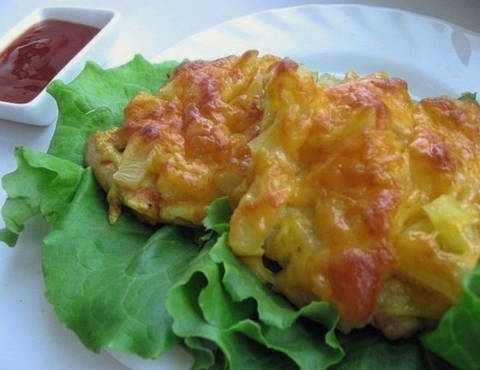 Chicken chops with pineapple in the oven