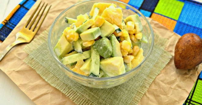 Avocado and pineapple salad