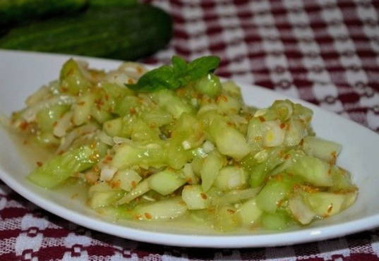 Chinese cucumber salad with garlic
