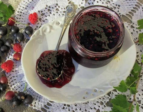 Blackcurrant and raspberry jam