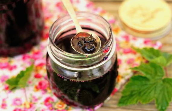 Blackcurrant jam without added water