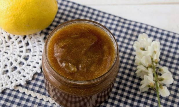 Rhubarb jam with ginger