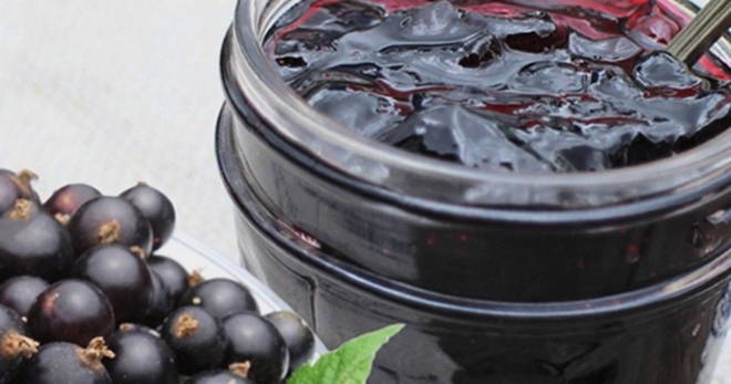 Blackcurrant jam with added water