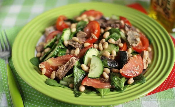 Bean salad with vegetables