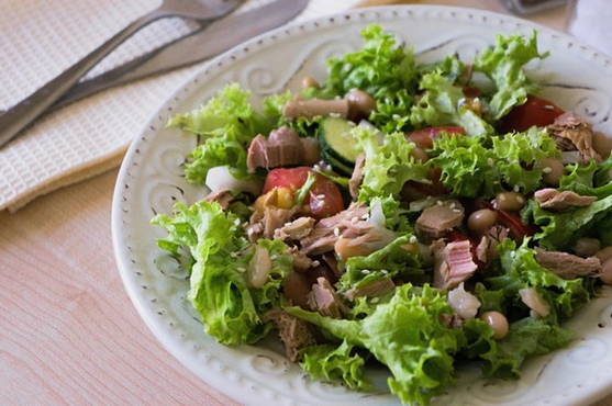 Tuna salad in oil