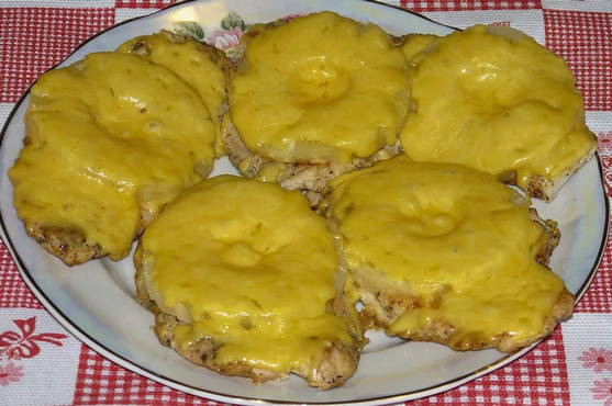 Chicken chops with pineapple