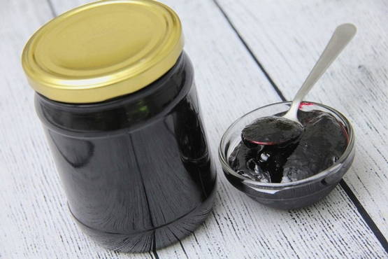 Seedless black currant jam
