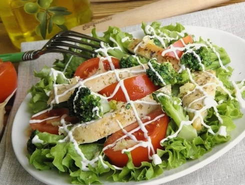 Broccoli and chicken salad