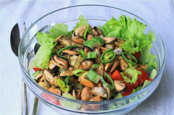 Pickled mussel salad