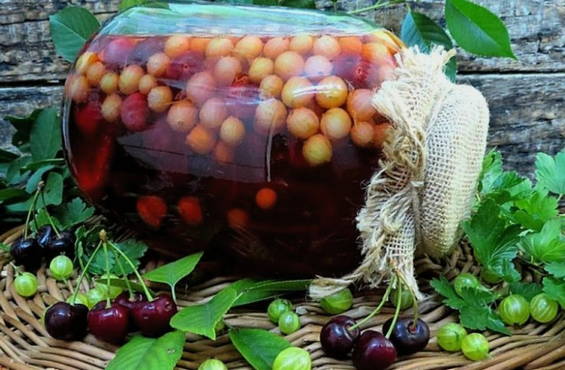 Gooseberry and cherry compote