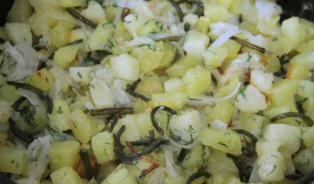Fried potatoes with garlic arrows